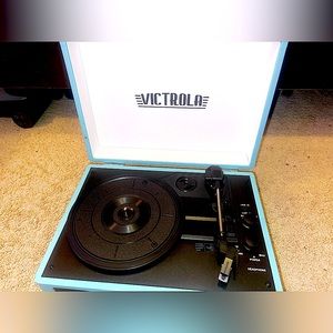 Victrola record player (teal blue)